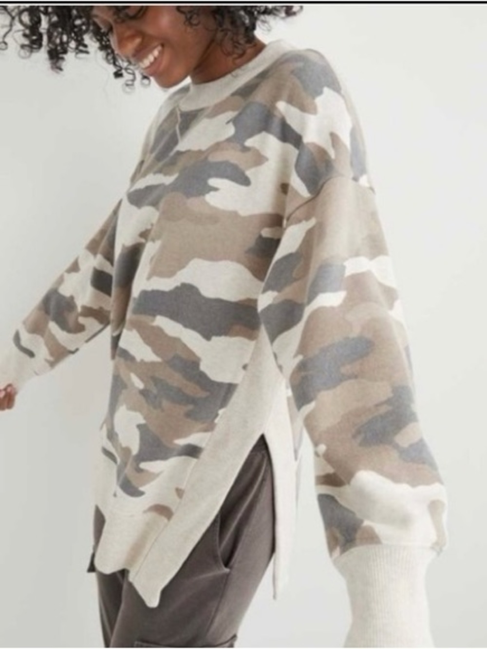 AERIE good vibes camo slit side sweatshirt (T)